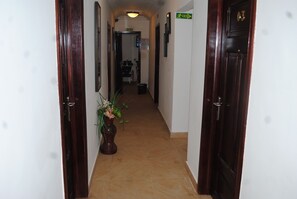 Hallway - Madison Executive Guesthouse (Accra)