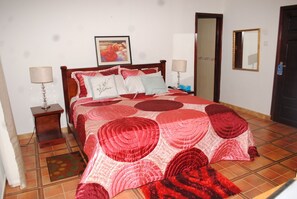 Deluxe Double Room | In-room safe, desk, laptop workspace, free WiFi - Madison Executive Guesthouse (Accra)