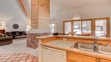 House, Multiple Beds (Awbrey - Unit 7) | Interior