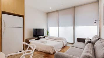 2 habitaciones, tabla de planchar con plancha, cuna de viaje y wifi