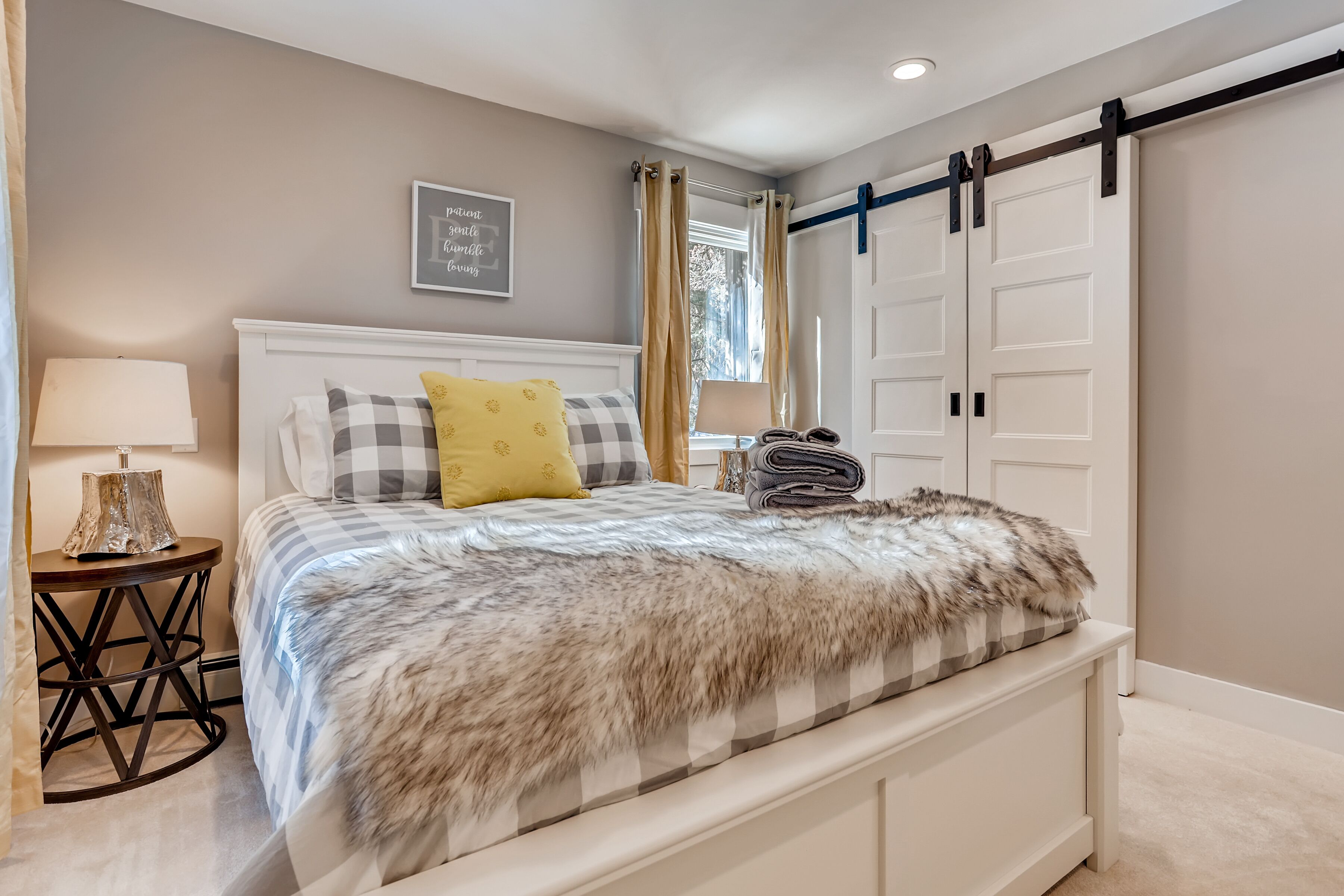 5 間臥室、筆電工作空間、熨斗/熨衣板、床單