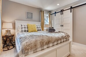 5 間臥室、筆電工作空間、熨斗/熨衣板、床單