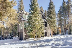 Exterior - The Elevated Inn At Breck Hot Tub at Peak 9 (Breckenridge)