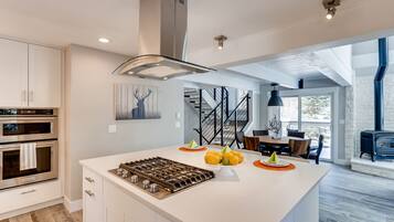 Oven, cookware/dishes/utensils