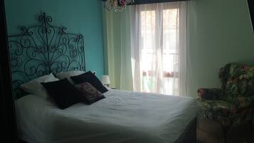 2 bedrooms, iron/ironing board, bed sheets