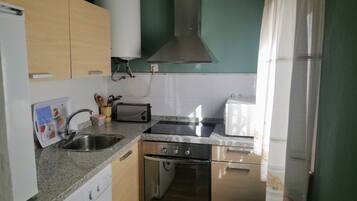 House, 3 Bedrooms, Smoking, Fireplace | Bahagian dalam