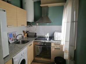 House, 3 Bedrooms, Smoking, Fireplace | Interior