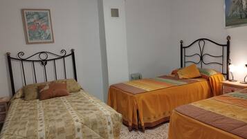 Casa, 3 habitaciones, fumadores, chimenea | 3 dormitorios y escritorio