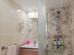 Maison, 3 chambres, fumeurs, cheminée | Salle de bain | Articles de toilette gratuits