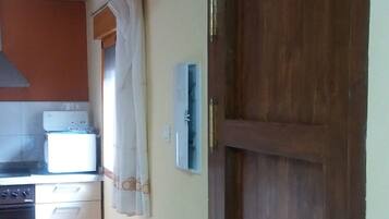 Casa, 3 dormitoris, fumadors, llar de foc | Sala d'estar