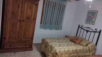 Nhà, 3 phòng ngủ, hút thuốc, lò sưởi | 3 phòng ngủ, bàn