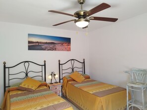 3 bedrooms, desk