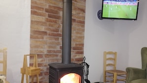 House, 3 Bedrooms, Smoking, Fireplace | Lounge - Casa Rio Quentar Sierra Nevada (Quentar)