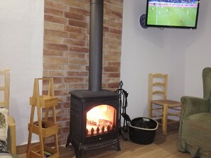 House, 3 Bedrooms, Smoking, Fireplace | Lounge - Casa Rio Quentar Sierra Nevada (Quentar)