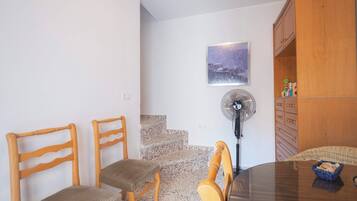 House, 3 Bedrooms, Smoking, Fireplace | Lounge