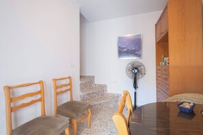 House, 3 Bedrooms, Smoking, Fireplace | Lounge