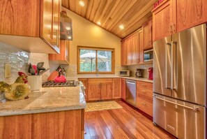 House, Multiple Beds (Tan Oak - Unit 37) | Private kitchen