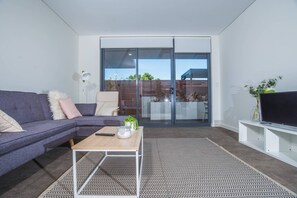 Apartment (1 Bedroom) | Living room | TV - Cozy One Bed APT Closes To Airport In Arncliffe (Arncliffe)