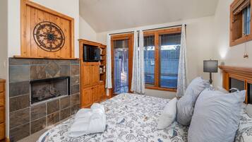 Condo, Multiple Beds (Aquila Lodge - Unit 5) | 3 bedrooms, free WiFi