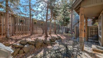 Condo, Multiple Beds (Aquila Lodge - Unit 5) | Outdoor dining