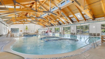 Kondominium, Beberapa Tempat Tidur (Aquila Lodge - Unit 5) | Kolam renang | Kolam renang indoor, dengan pengawal renang di properti