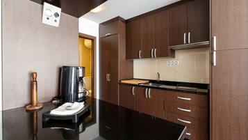 Fridge, microwave, electric kettle, cookware/dishes/utensils