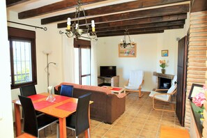 Huis, 2 slaapkamers, roken, balkon | Dineren