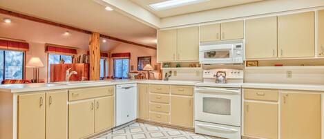 House, Multiple Beds (Towhee - Unit 5) | Private kitchen | Fridge, microwave, electric kettle, toaster
