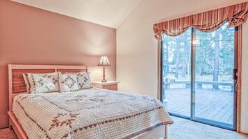3 bedrooms, iron/ironing board, WiFi (free), bed sheets