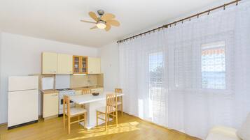 Private kitchen | Espresso maker, fridge, oven, stovetop