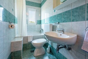 Apartment (A2) | Bathroom