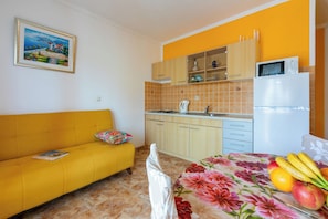 Apartment (A3) | Private kitchen | Fridge, microwave, stovetop, espresso maker - Apartments Lino (Lopar)