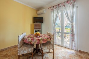 Apartment (A3) | Dining