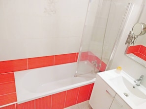 House, 2 Bedrooms, Terrace, Garden View | Bathroom