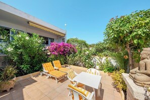 Bungalow, 1 Schlafzimmer, Balkon, Gartenblick | Speisen im Freien