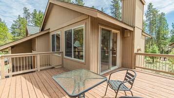 House, Multiple Beds (Warbler - Unit 15) | Terrace/patio