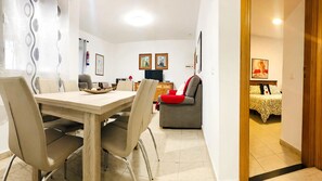 Villa - 2 soveværelser - ryger - privat pool | Spisestue