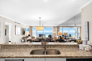 المنشأة من الداخل