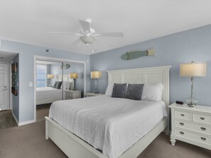 2 slaapkamers, een bureau, een strijkplank/strijkijzer, gratis wifi