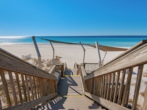 On the beach - On the Gulf-Beach Bum Getaway-Free Beach Chair Setup! (Miramar Beach)
