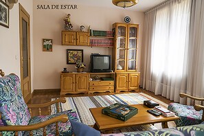 Chalet, 4 Bedrooms, Balcony, Garden View | Living area