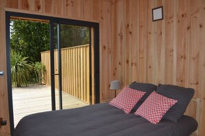 3 habitaciones, tabla de planchar con plancha, wifi y ropa de cama 