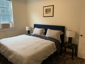 5 bedrooms, iron/ironing board, WiFi, bed sheets