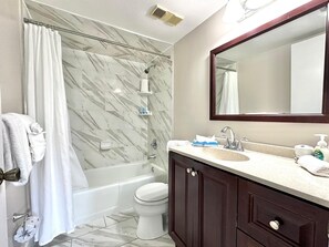 Combined shower/bathtub, hair dryer - Sea Club 43 Charming Beach Community (Indian Shores)