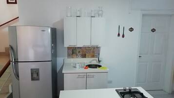 Full-sized fridge, oven, stovetop, espresso maker
