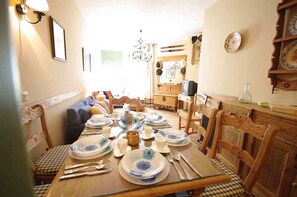 Dining - Cozy, Well-kept, Parking Space, Wifi, on the Slopes (Monachil)