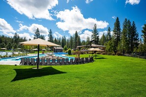 Pool - 2 Living Rooms, A/C, King beds, Near River, Hot Tub, Air Hockey, SHARC Passes (Sunriver)