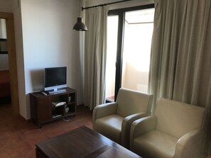TV - 10 Minutes From the Slopes, Parking Space, Wifi (Monachil)