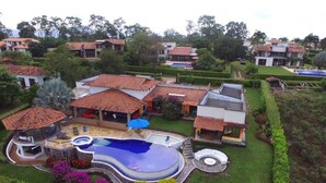 A residential area with houses, a swimming pool, and well-maintained gardens. - Casa Mar Verde (Montenegro)