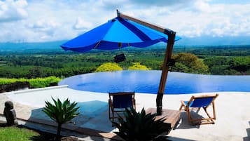 Exclusive House, Multiple Bedrooms | Ruang tamu | TV skrin rata, pendiangan